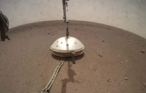 InSight's Seismometer Now Has a Cozy Shelter on Mars