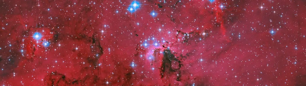 NASA's Hubble Captures Crimson Cloud Sparkling with White, Blue Stars