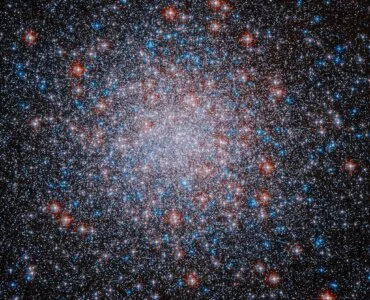Hubble Captures Star-Studded Cluster - NASA