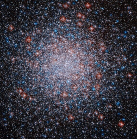 Hubble Captures Star-Studded Cluster - NASA